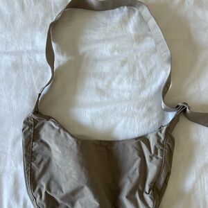 BAGGU Crossbody Bag in Taupe